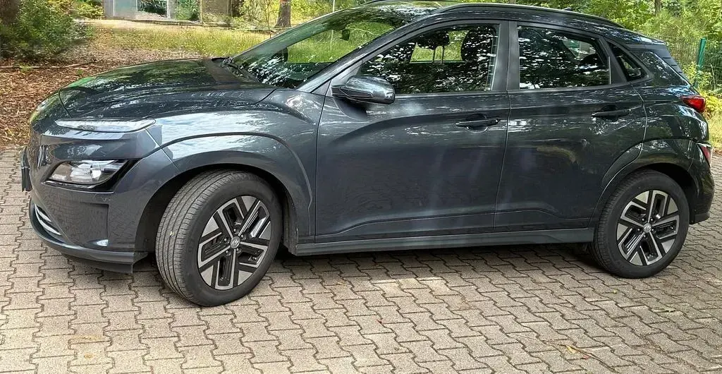 Gebraucht Hyundai Kona Select 150 kW (204 PS) 2022 Grau SUV