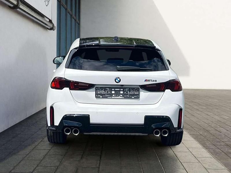 Gebraucht BMW M135 Shadowline 300 PS (220 kW) 2024 Alpinweiß uni Kleinwagen