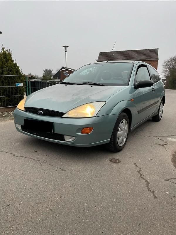 Blau Gebraucht 2000 Ford Focus Ghia Kleinwagen | 1.250 € (Guter Preis) - Bild 1/4