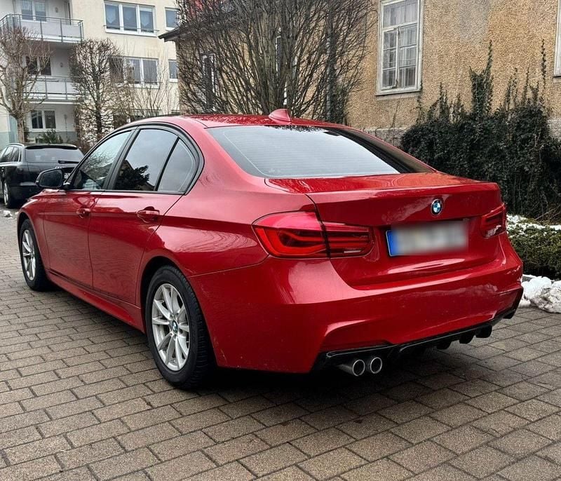 Gebraucht BMW 320 Efficient Dynamics 163 PS (119 kW) 2017 Rot Limousine