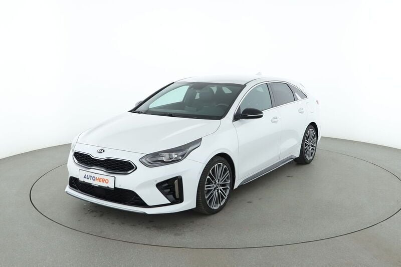Weiß Gebraucht 2020 Kia ProCeed GT-Line Kleinwagen | 20.540 € (Fairer Preis) - Bild 1/4