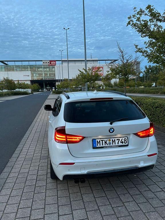 Weiß Gebraucht 2012 BMW X1 Sport Line SUV | 8.999 € (Fairer Preis) - Bild 1/4