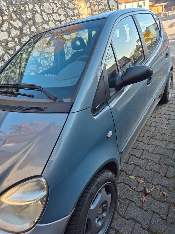 Blau Gebraucht 2002 Mercedes A140 Classic Van / Kleinbus | 1.500 € (Fairer Preis) - Bild 1/4