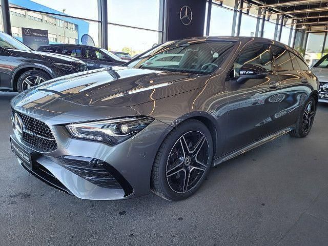 Grau Gebraucht 2024 Mercedes CLA200 Shooting Brake AMG Line Premium Kombi | 33.660 € (Teuer) - Bild 1/4