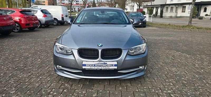 Gebraucht BMW 318 143 PS (105 kW) 2012 Spacegrau Coupé