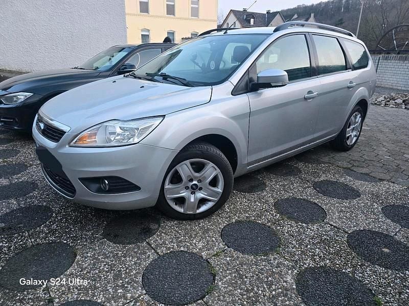 Gebraucht Ford Focus 116 PS (85 kW) 2010 Silber Kombi