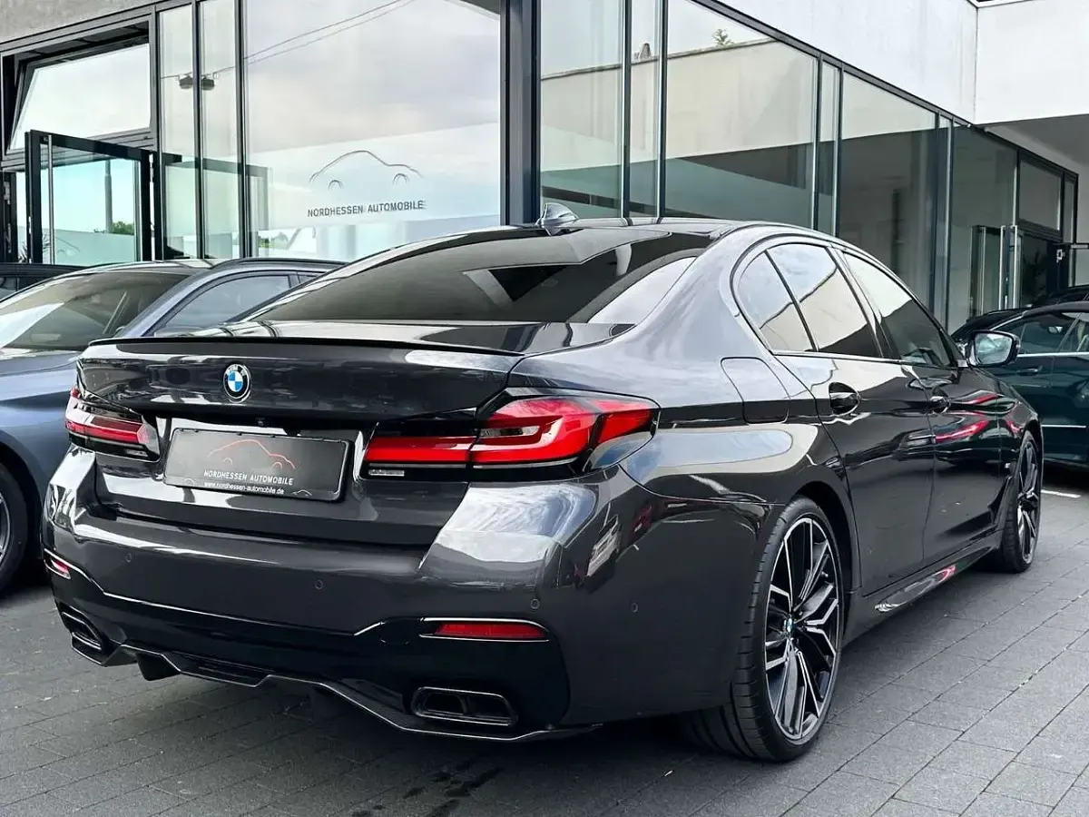 Gebraucht BMW 550 M Sport 530 PS (389 kW) 2023 Grau Limousine