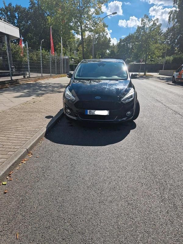 Schwarz Gebraucht 2017 Ford S-MAX Titanium Van / Kleinbus | 11.000 € (Guter Preis) - Bild 1/4
