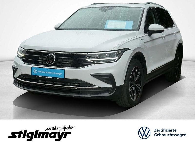 Pure white Gebraucht 2021 VW Tiguan Life SUV | 27.240 € (Fairer Preis) - Bild 1/4
