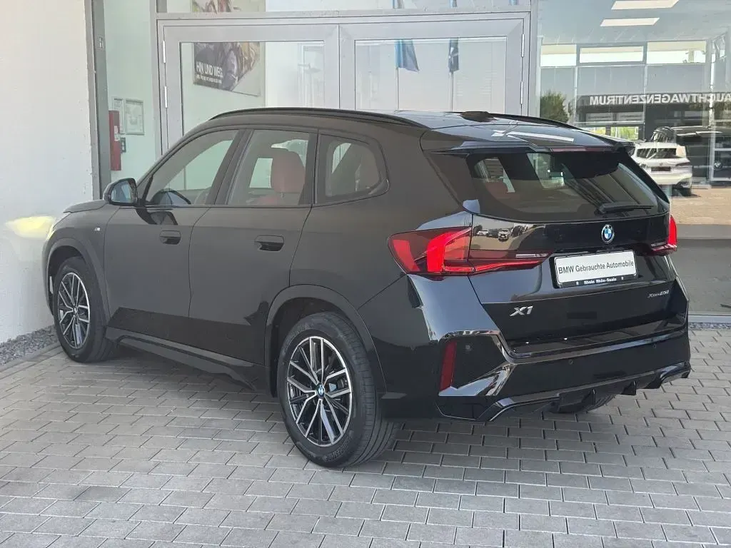 Gebraucht BMW X1 Sport Line 204 PS (150 kW) 2023 Saphirschwarz (metallic) SUV