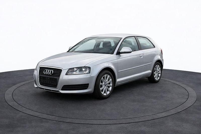 Gebraucht Audi A3 Attraction 102 PS (75 kW) 2010 Silber Kleinwagen
