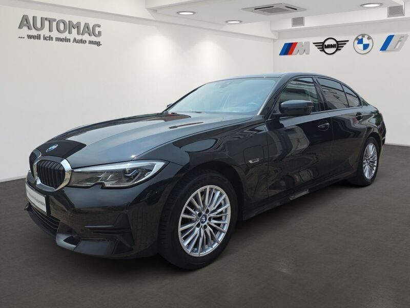 Schwarz Gebraucht 2022 BMW 320e Sport Line Limousine | 31.490 € (Etwas zu teuer) - Bild 1/4