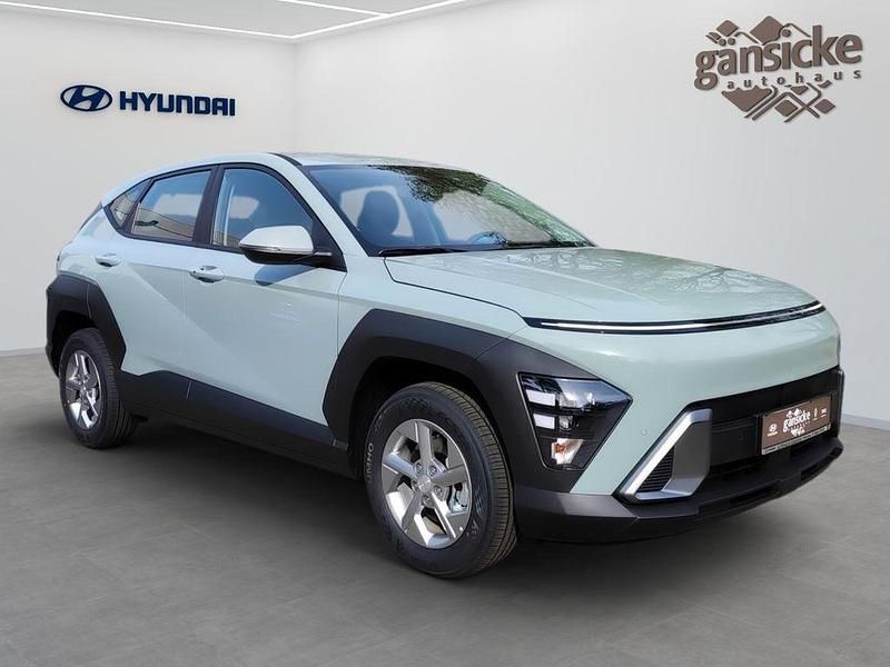 Neu Hyundai Kona Select 141 PS (103 kW) 2025 Mirage green SUV