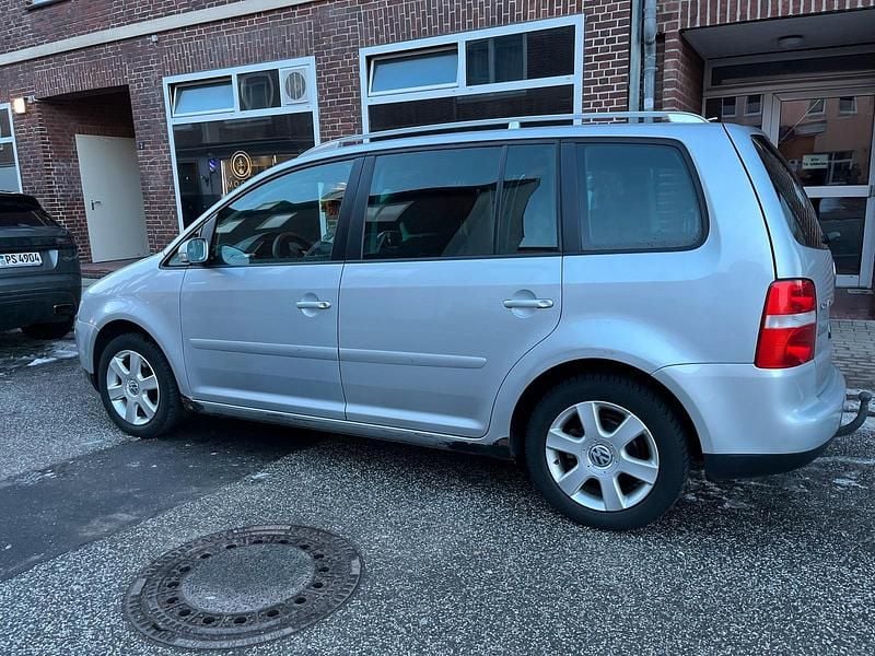 Gebraucht VW Touran 105 PS (77 kW) 2005 Silber Van / Kleinbus