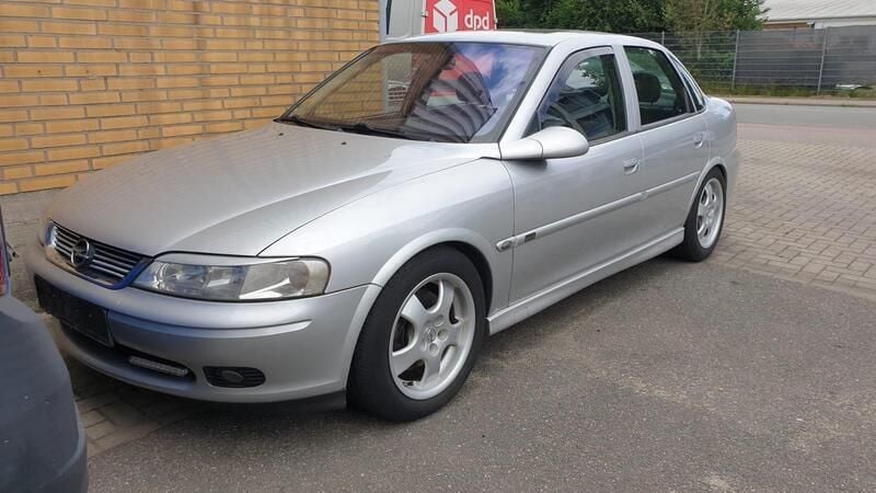 Silber Gebraucht 2000 Opel Vectra Limousine | 3.900 € - Bild 1/4