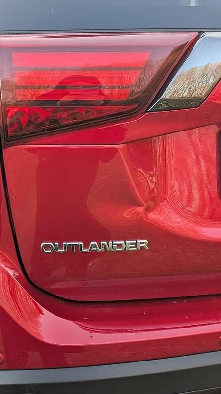 Gebraucht Mitsubishi Outlander Spirit 150 PS (110 kW) 2021 Rot SUV