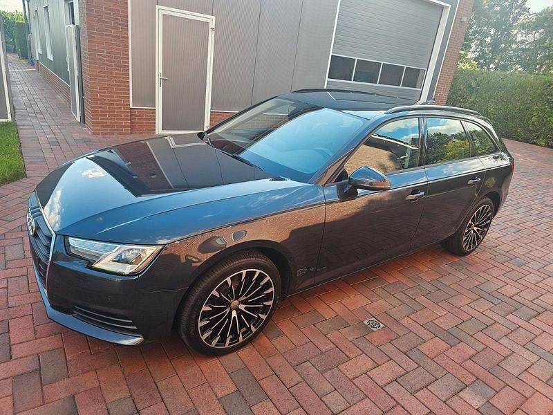 Gebraucht Audi A4 122 PS (89 kW) 2017 Grau Kombi