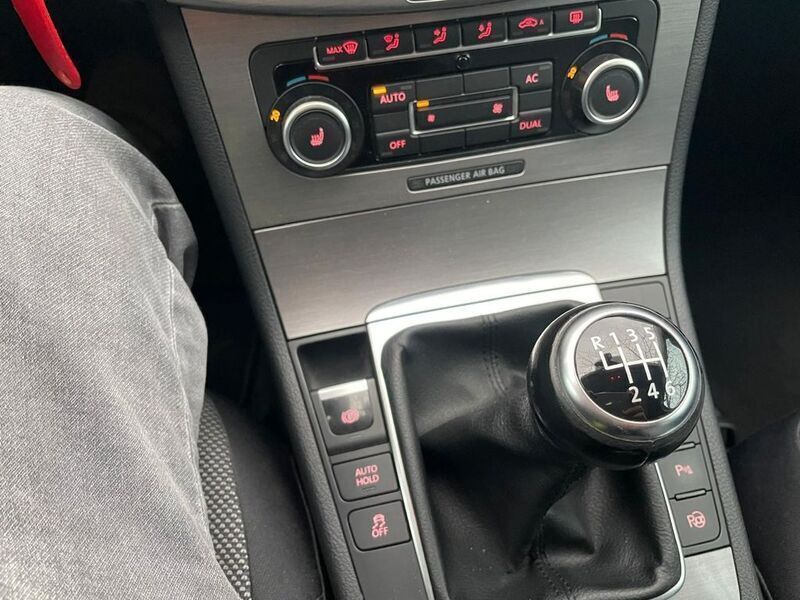 Gebraucht VW Passat Comfortline 160 PS (117 kW) 2012 Blau Kombi