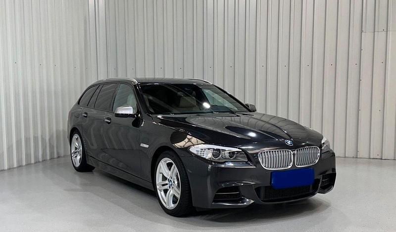 Grau Gebraucht 2012 BMW M550 Sport Line Limousine | 16.500 € - Bild 1/4