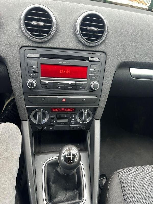 Second-hand Audi A3 Attraction 125 CP (91 kW) 2009 Negru Hatchback