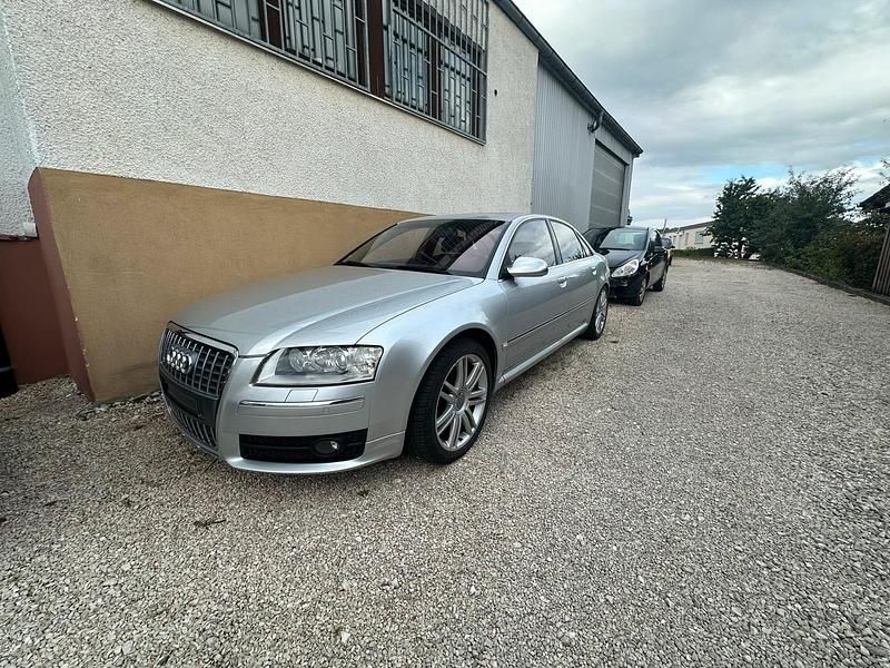 Silber Gebraucht 2006 Audi S8 Comfort Limousine | 9.900 € - Bild 1/4