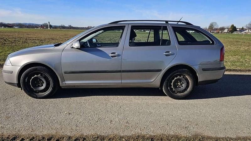 Gebraucht Skoda Octavia Ambiente 105 PS (77 kW) 2008 Beige Kombi