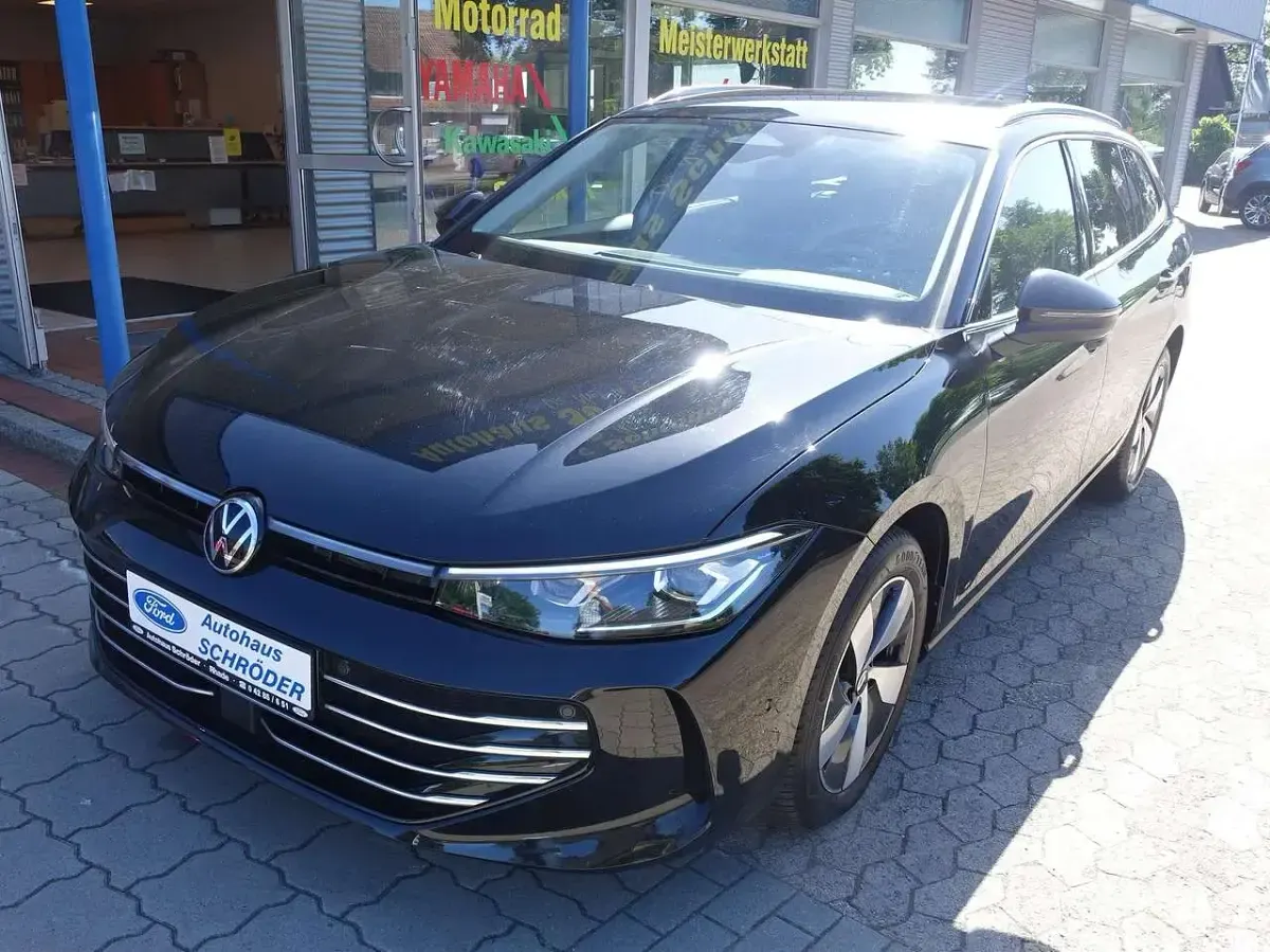 Gebraucht VW Passat Elegance 150 PS (110 kW) 2025 Grenadillschwarz metallic Kombi