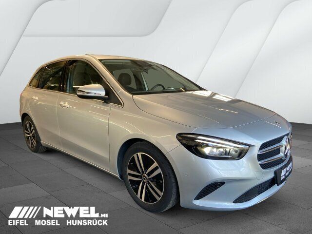 Gebraucht Mercedes B220 190 PS (139 kW) 2022 Iridiumsilber Kleinwagen