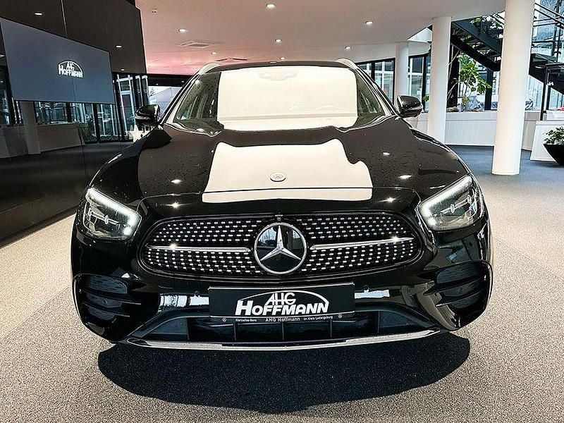 Second-hand Mercedes E300 194 CP (142 kW) 2021 Negru Berlinǎ