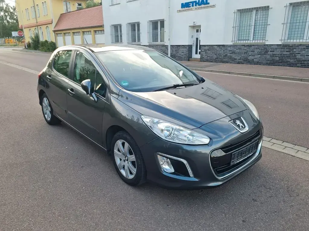 Gebraucht Peugeot 308 120 PS (88 kW) 2012 Grau Limousine