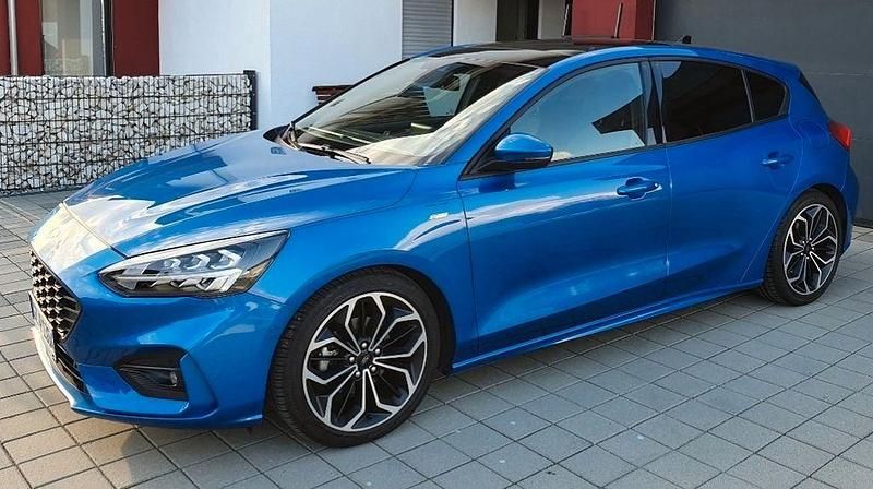 Blau Gebraucht 2019 Ford Focus ST-Line Limousine | 15.200 € (Fairer Preis) - Bild 1/4