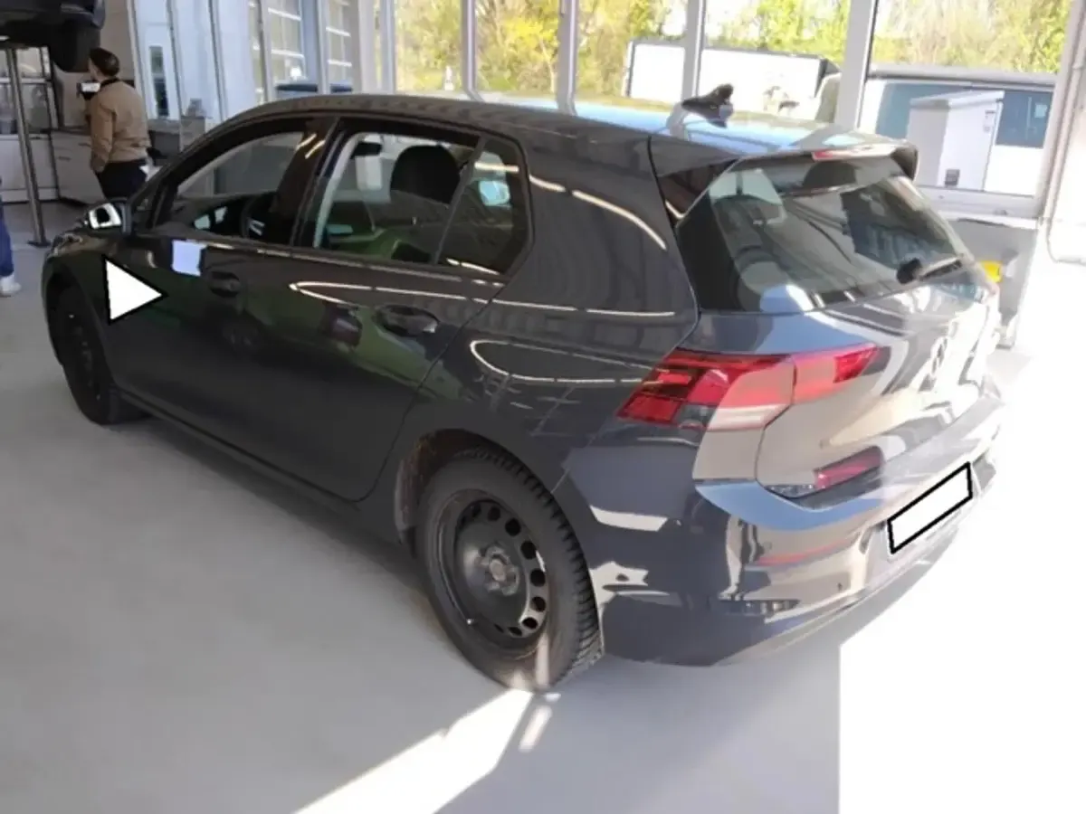 Gebraucht VW Golf VIII Life 131 PS (96 kW) 2022 Uranograu Limousine
