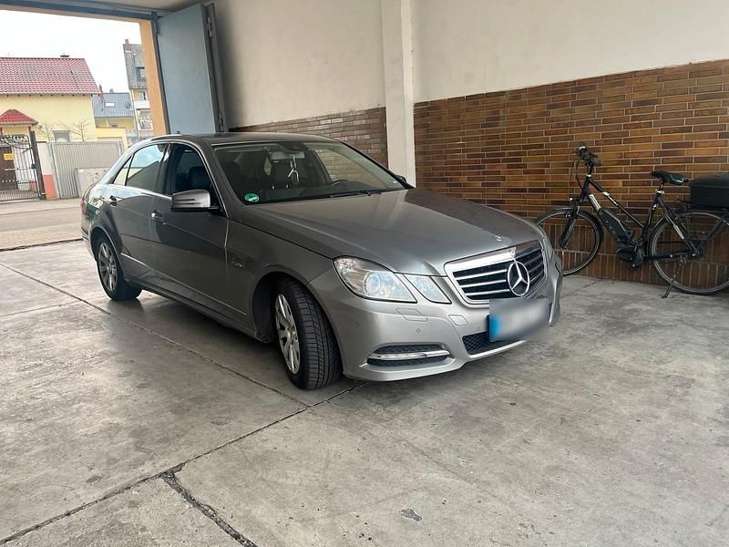 Gebraucht Mercedes E350 Avantgarde 265 PS (194 kW) 2011 Grau Limousine