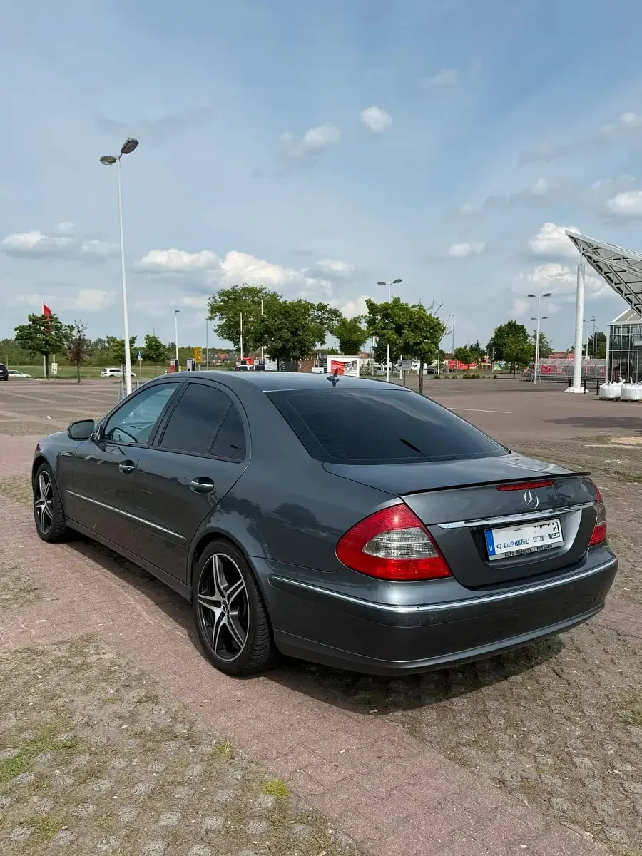 Gebraucht Mercedes E280 190 PS (139 kW) 2006 Grau Limousine
