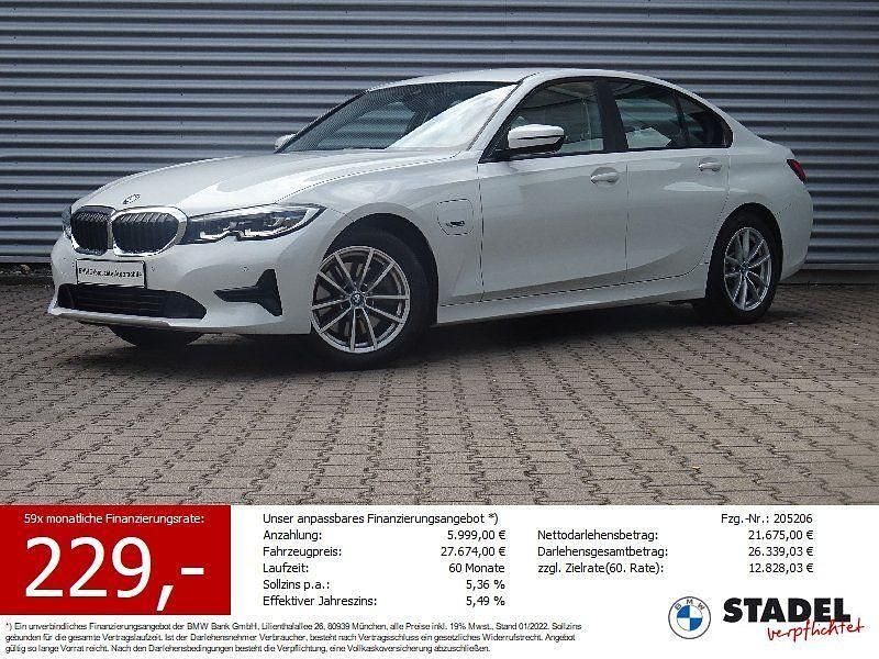 Alpinweiss uni Gebraucht 2022 BMW 320e Advantage Limousine | 24.925 € (Fairer Preis) - Bild 1/4