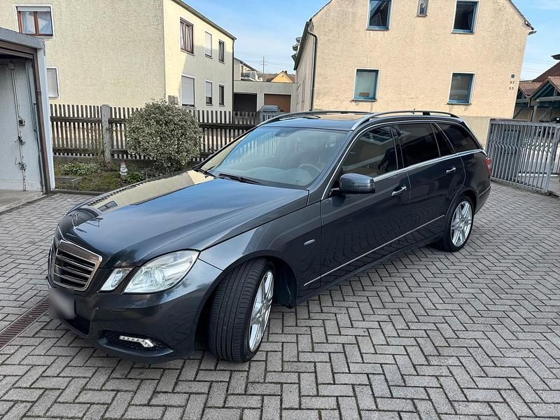 Gebraucht Mercedes E350 231 PS (169 kW) 2009 Grau Kombi