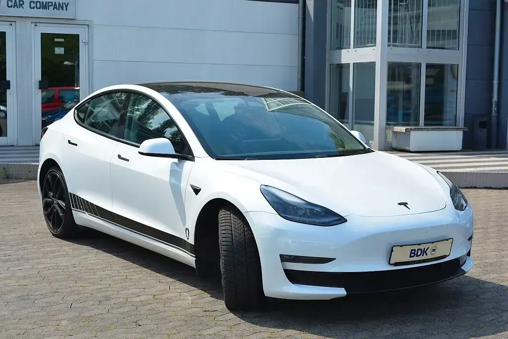 Gebraucht Tesla Model 3 324 kW (441 PS) 2022 Weiß Limousine