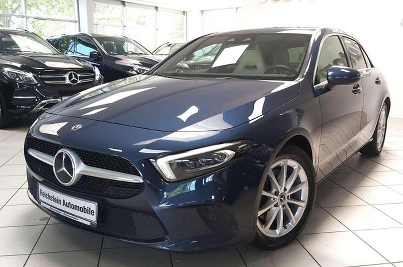 Denimblau (metallic) Gebraucht 2019 Mercedes A220 Progressive Limousine | 23.500 € (Superpreis) - Bild 1/3