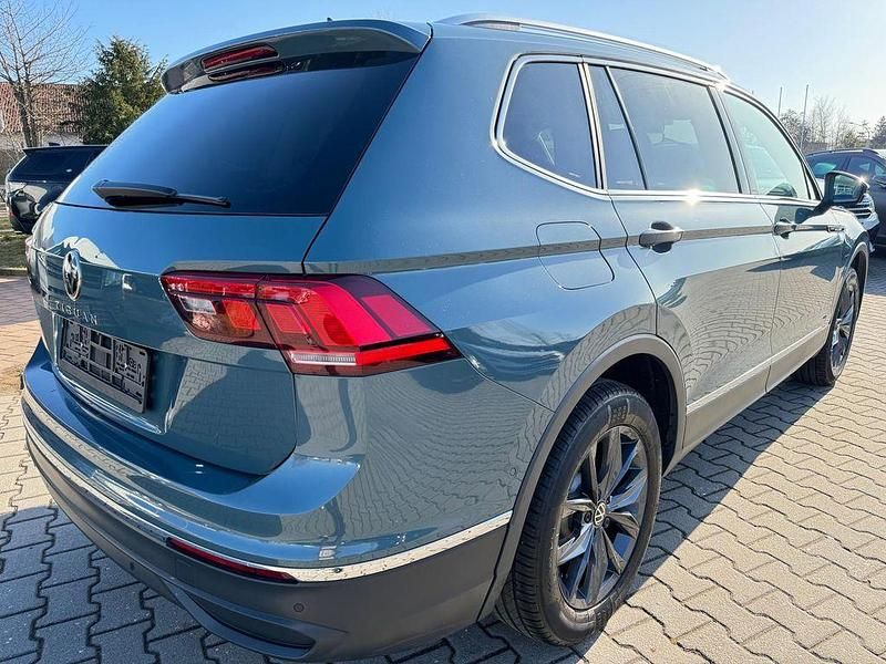 Gebraucht VW Tiguan Allspace Life 150 PS (110 kW) 2022 Blau SUV