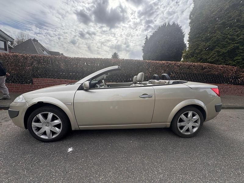 Gebraucht Renault Mégane Cabriolet Dynamique 102 PS (75 kW) 2007 Gold Cabrio