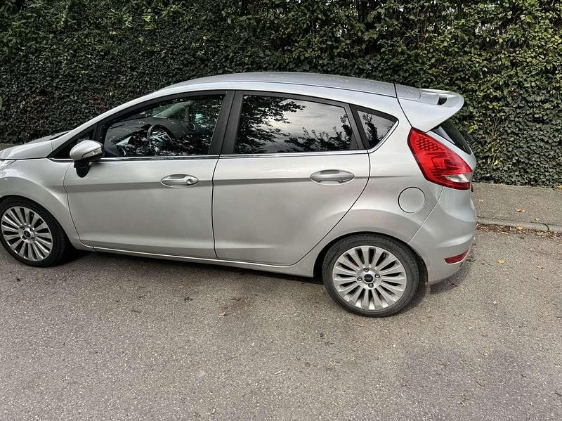 Gebraucht Ford Fiesta Titanium 97 PS (71 kW) 2009 Kleinwagen