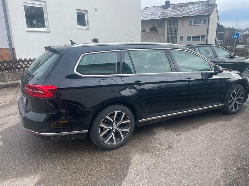 Gebraucht VW Passat Highline 150 PS (110 kW) 2016 Schwarz Kombi