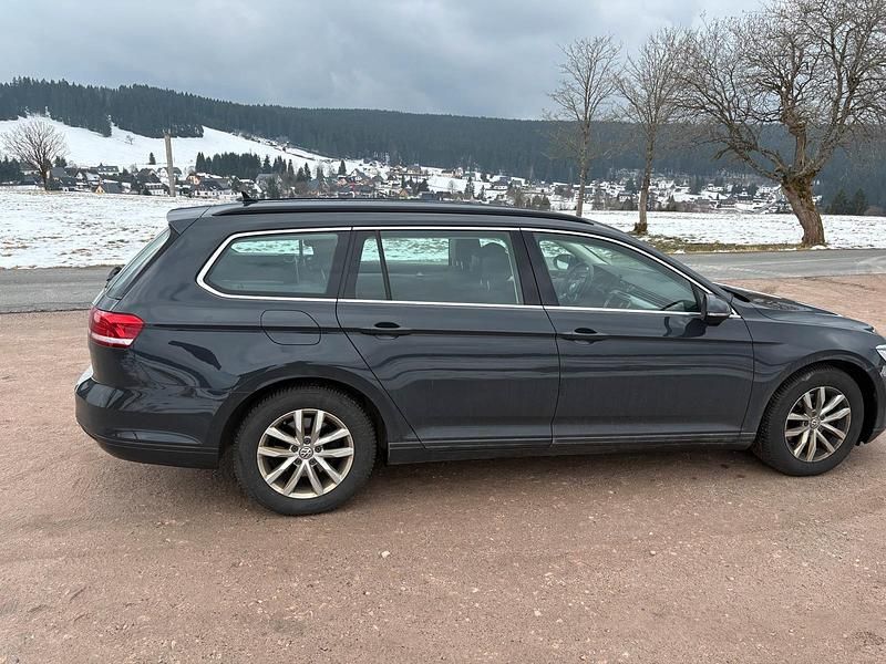 Gebraucht VW Passat Comfortline 150 PS (110 kW) 2018 Grau Kombi