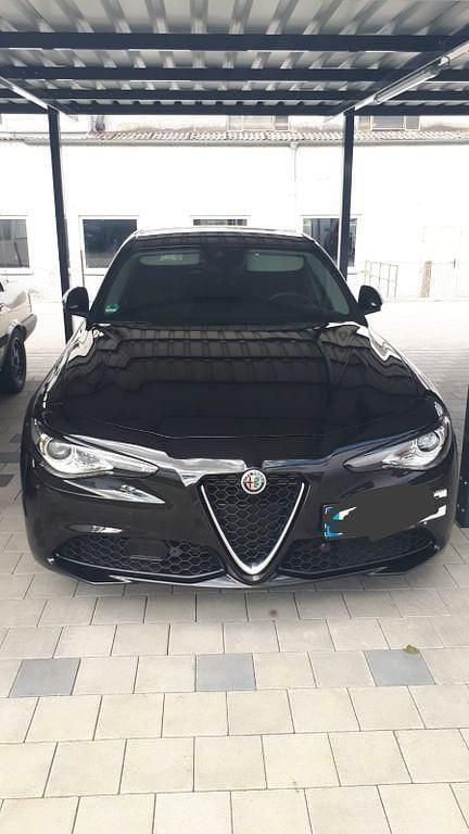 Schwarz Gebraucht 2019 Alfa Romeo Giulia Super Limousine | 23.400 € (Superpreis) - Bild 1/4