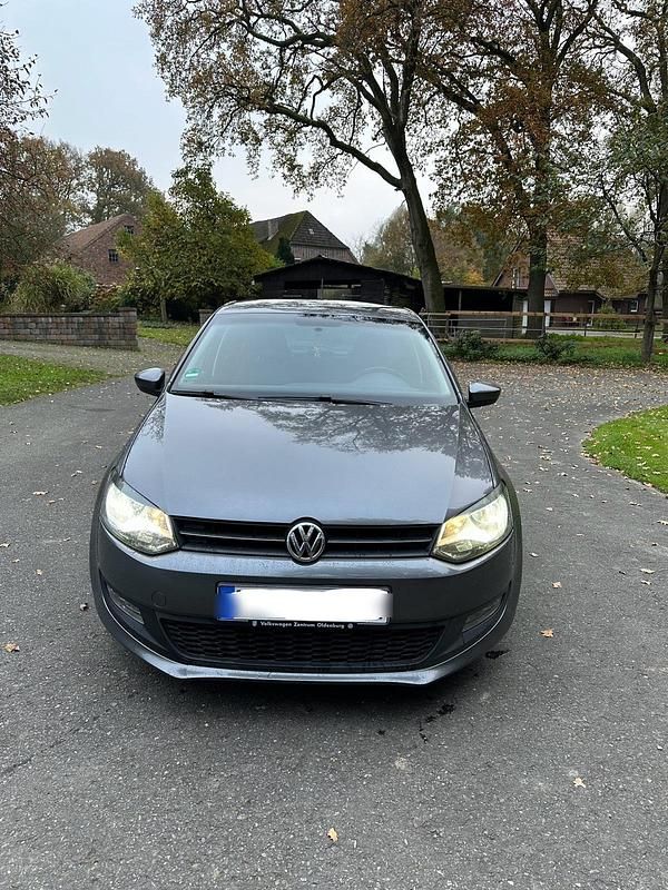 Grau Gebraucht 2011 VW Polo Comfortline Kleinwagen | 4.400 € (Teuer) - Bild 1/4