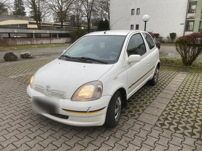 Gebraucht Toyota Yaris 68 PS (50 kW) 2003 Weiß Kleinwagen