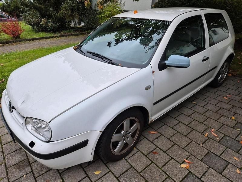 Weiß Gebraucht 1999 VW Golf IV Limousine | 550 € (Superpreis) - Bild 1/4