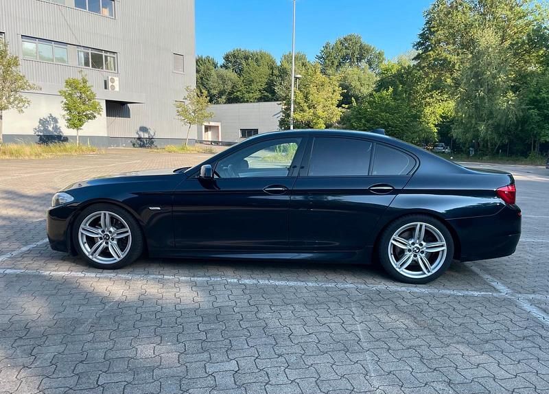 Schwarz Gebraucht 2011 BMW 530 M Sport Limousine | 9.690 € (Superpreis) - Bild 1/4