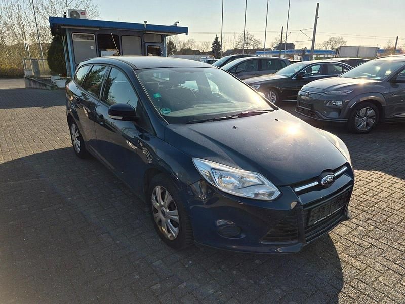 Gebraucht Ford Focus Ambiente 101 PS (74 kW) 2014 Blau Kombi