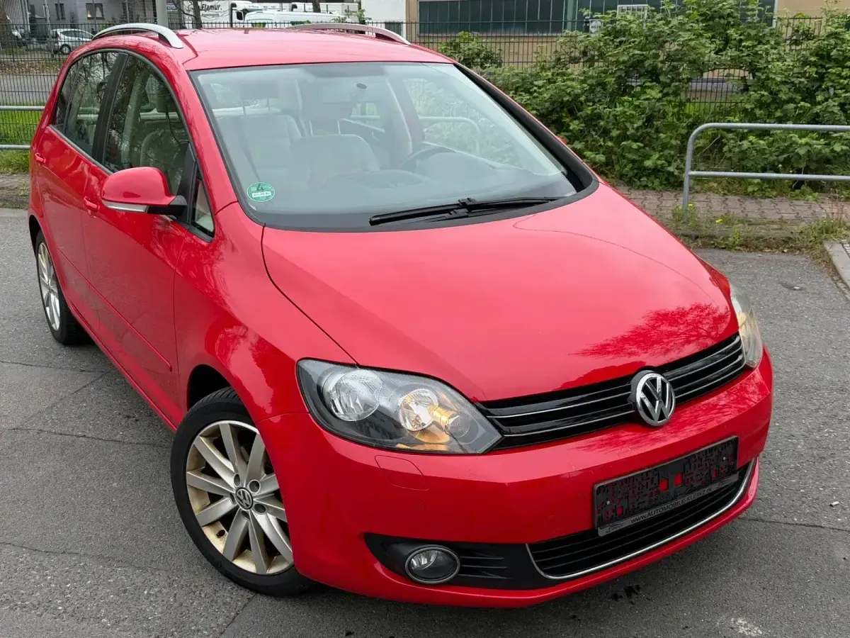 Gebraucht VW Golf VI Highline 105 PS (77 kW) 2011 Rot Kleinwagen